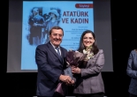 ‘Atatürk ve Kadın’ Söyleşisine Kadınlardan Büyük Alkış