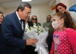 Başkan Batur’dan Çocuklara Moral Ziyareti